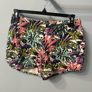 Women’s shorts size small